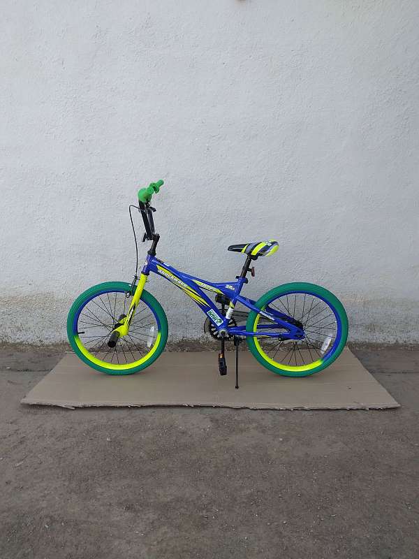 blue-freestyle-bicycle